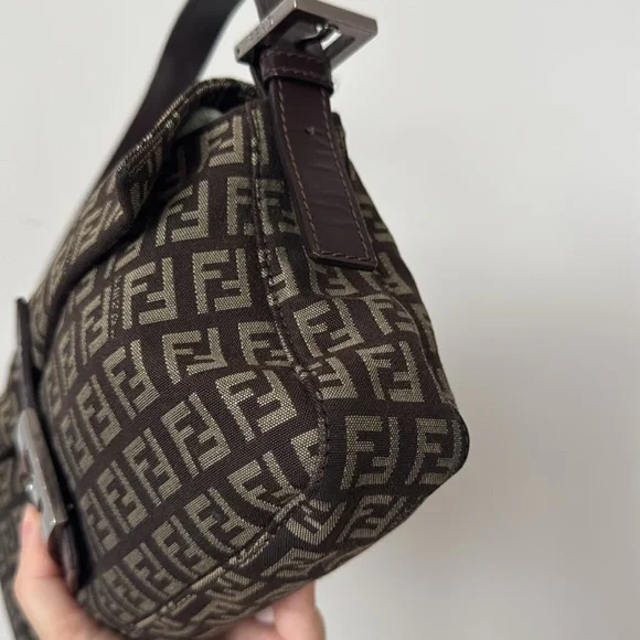 FENDI Vintage Brown Zucca Canvas Baguette shoulder bag - Picture 4 of 12